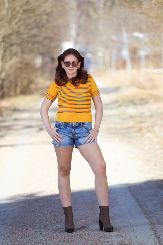 Vintage gul v-neck t-shorte